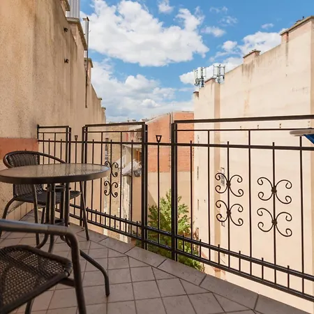 King's Haven Downtown With Balcony