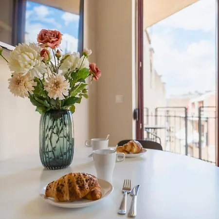 King's Haven Downtown With Balcony Apartament *